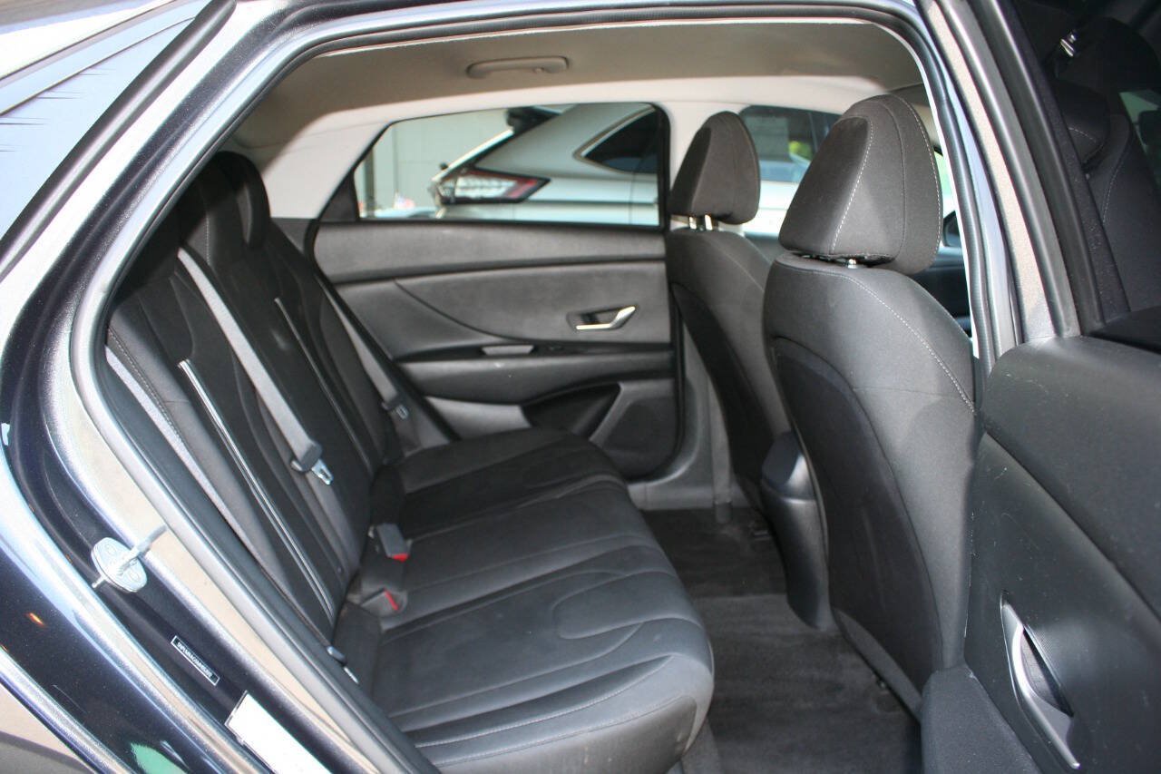 Used 2021 Hyundai Elantra SEL FWD image 21