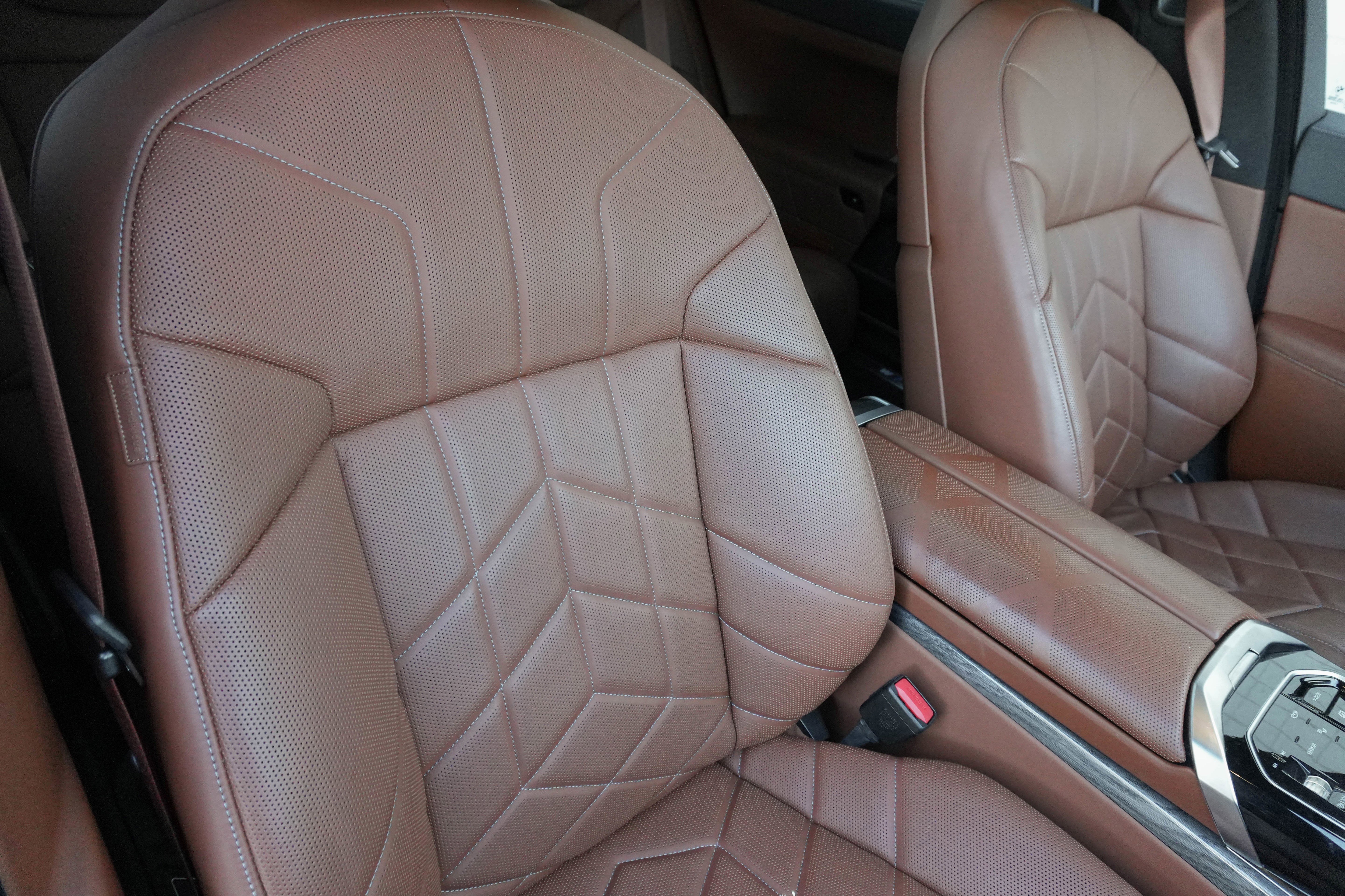 Certified 2023 BMW 760i xDrive w/ Executive Package image 14