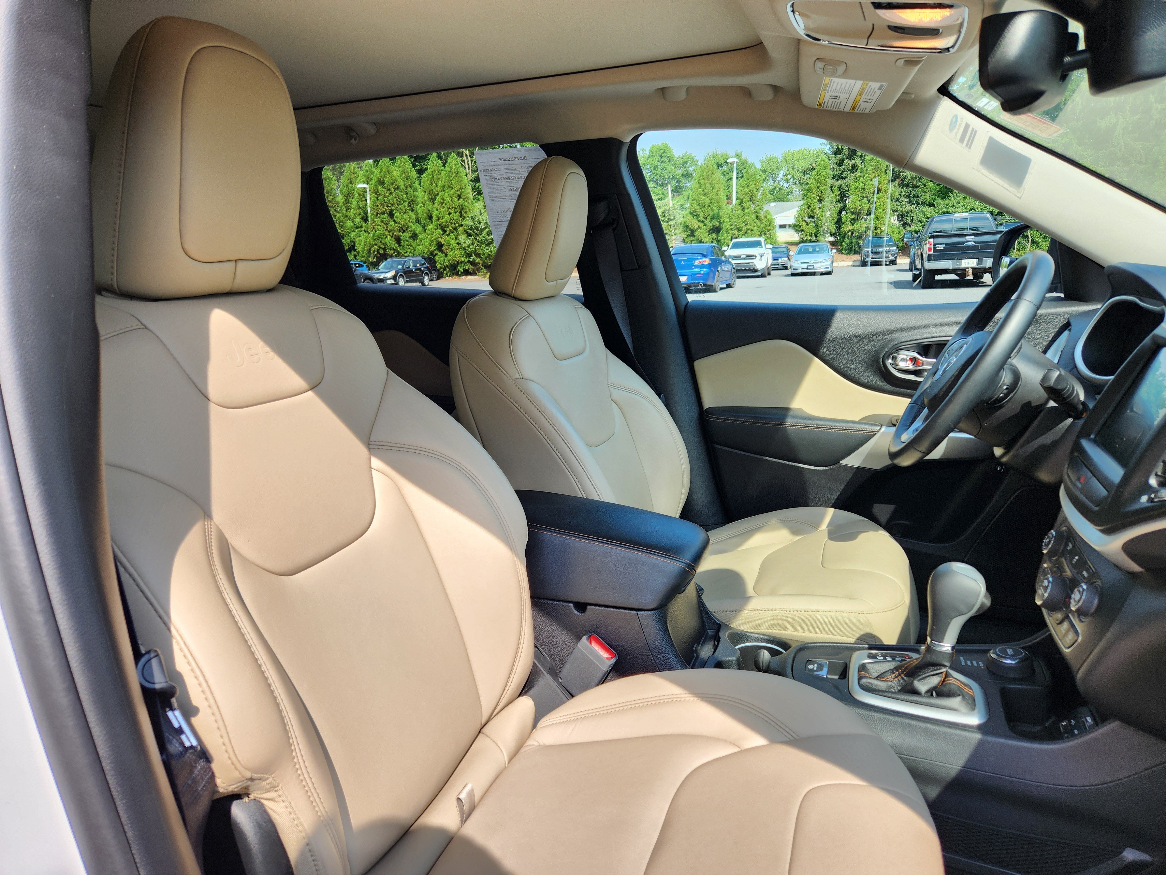 Used 2017 Jeep Cherokee Limited AWD/4WD image 16