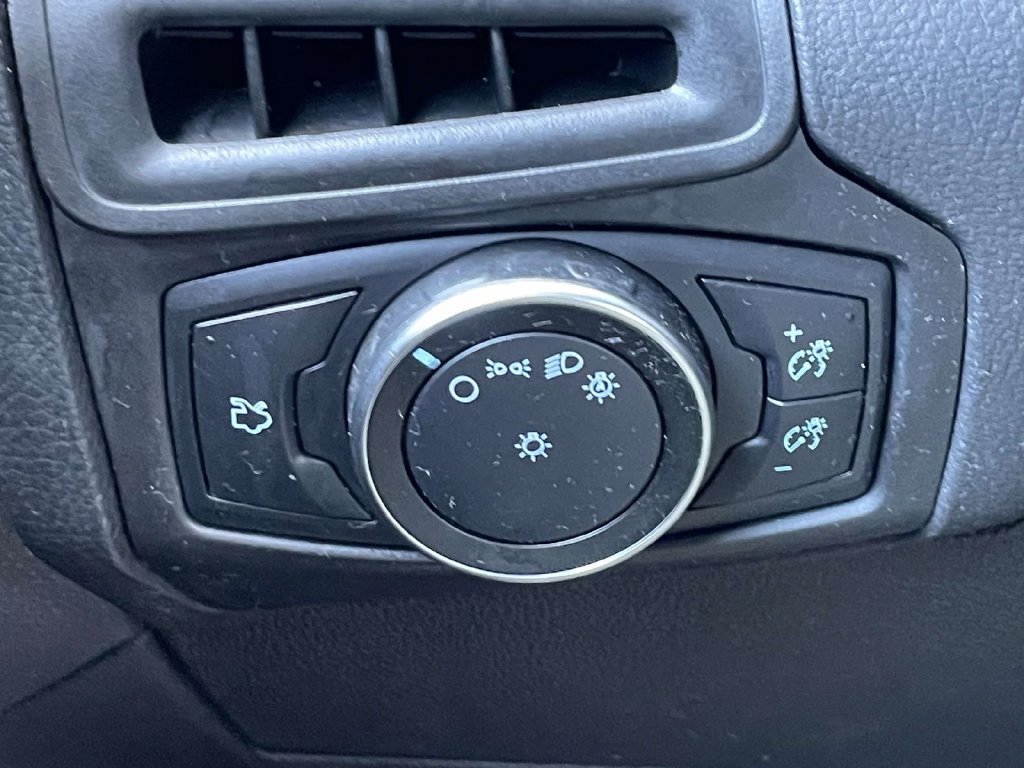 Used 2018 Ford Focus SE FWD image 18