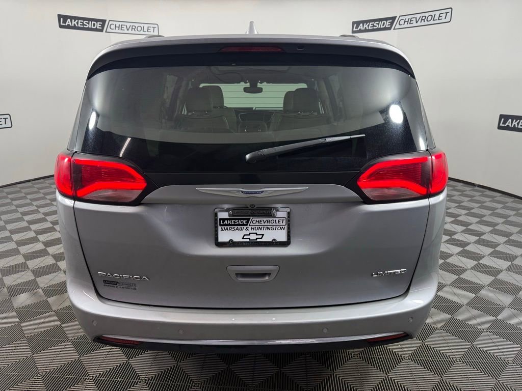 Used 2020 Chrysler Pacifica Limited image 5