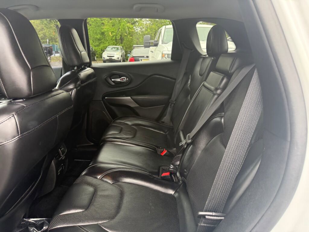Used 2019 Jeep Cherokee Limited AWD/4WD image 24