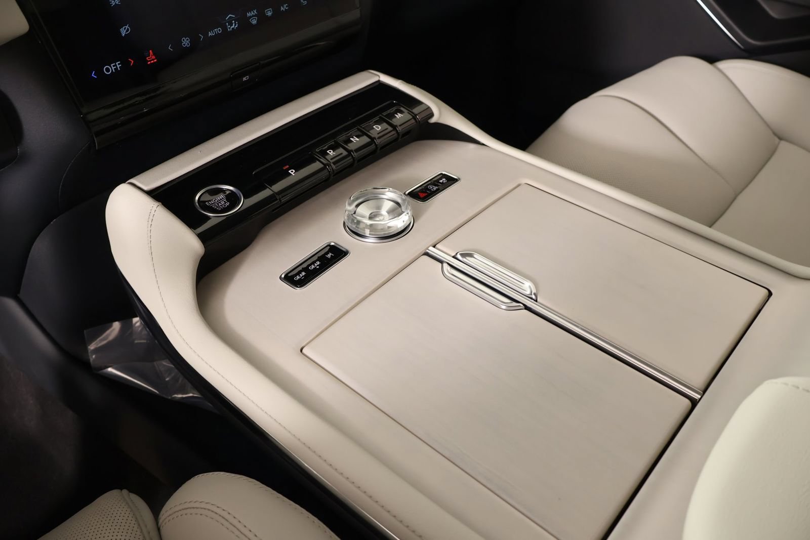 New 2026 Lincoln Navigator Premiere AWD/4WD image 9