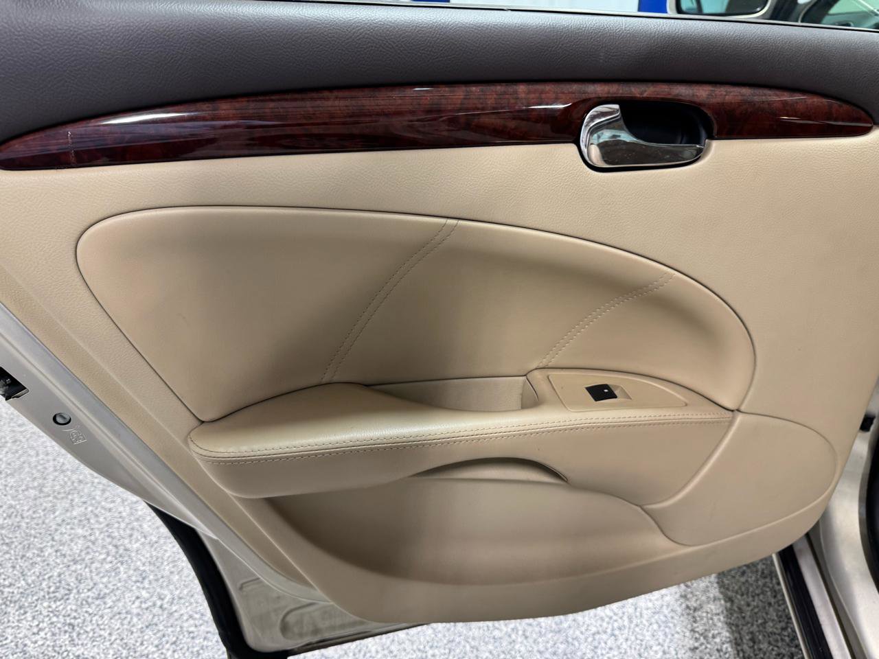 Used 2009 Buick Lucerne CXL FWD image 12