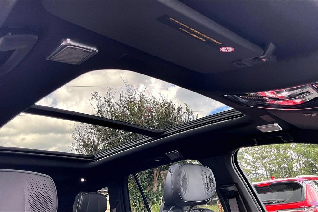 Certified 2026 Cadillac Vistiq Premium Luxury w/ LPO, Floor Liner Package AWD/4WD image 28