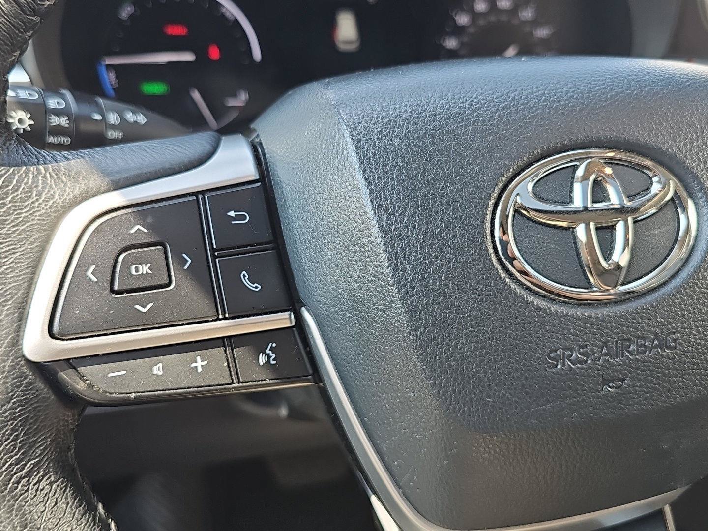Used 2024 Toyota Sienna XLE FWD image 16