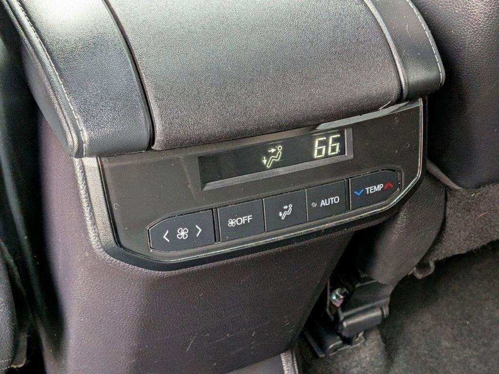 Used 2023 Toyota Highlander XLE AWD/4WD image 26
