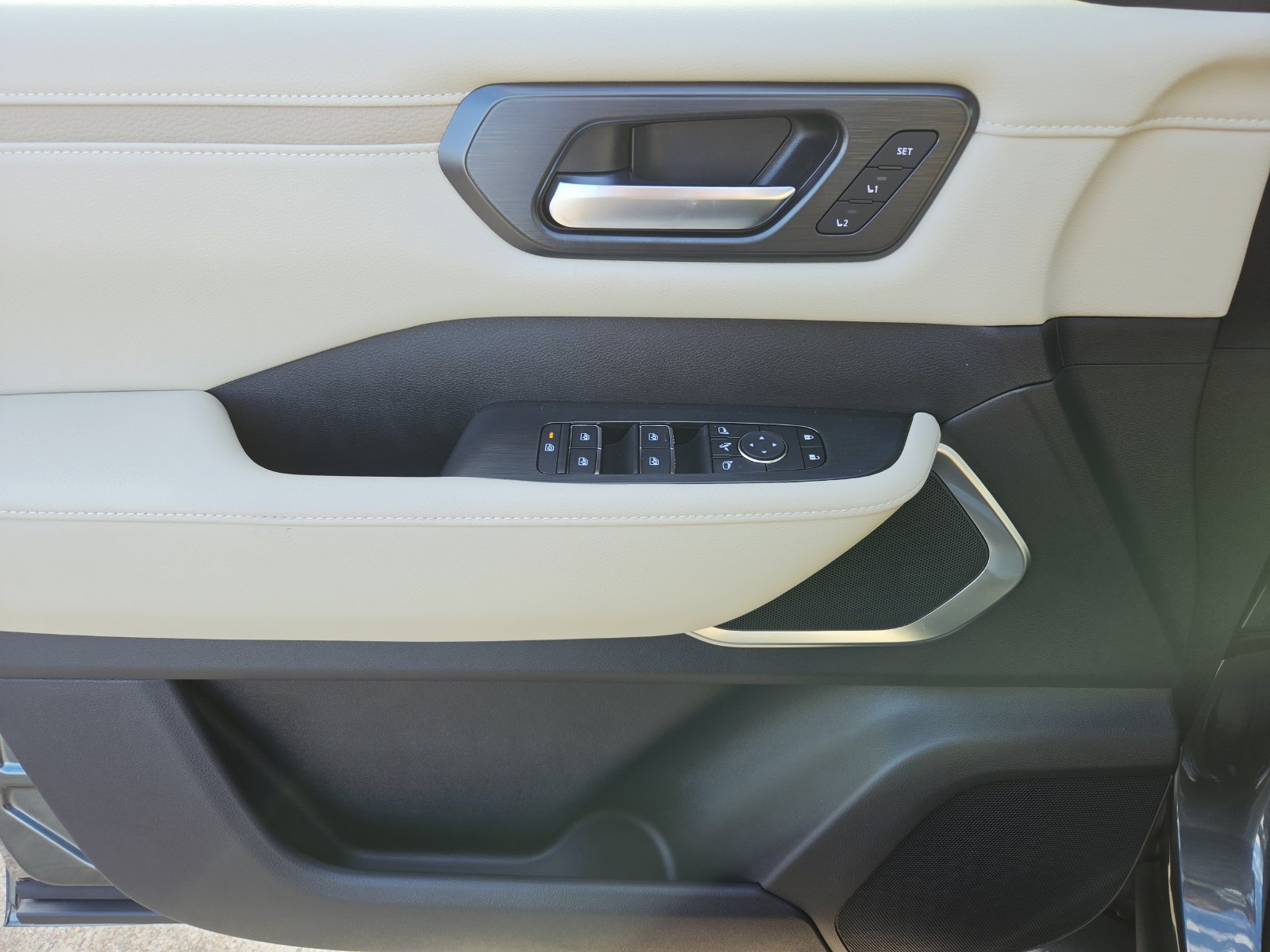 New 2027 Nissan Armada Platinum AWD/4WD image 9