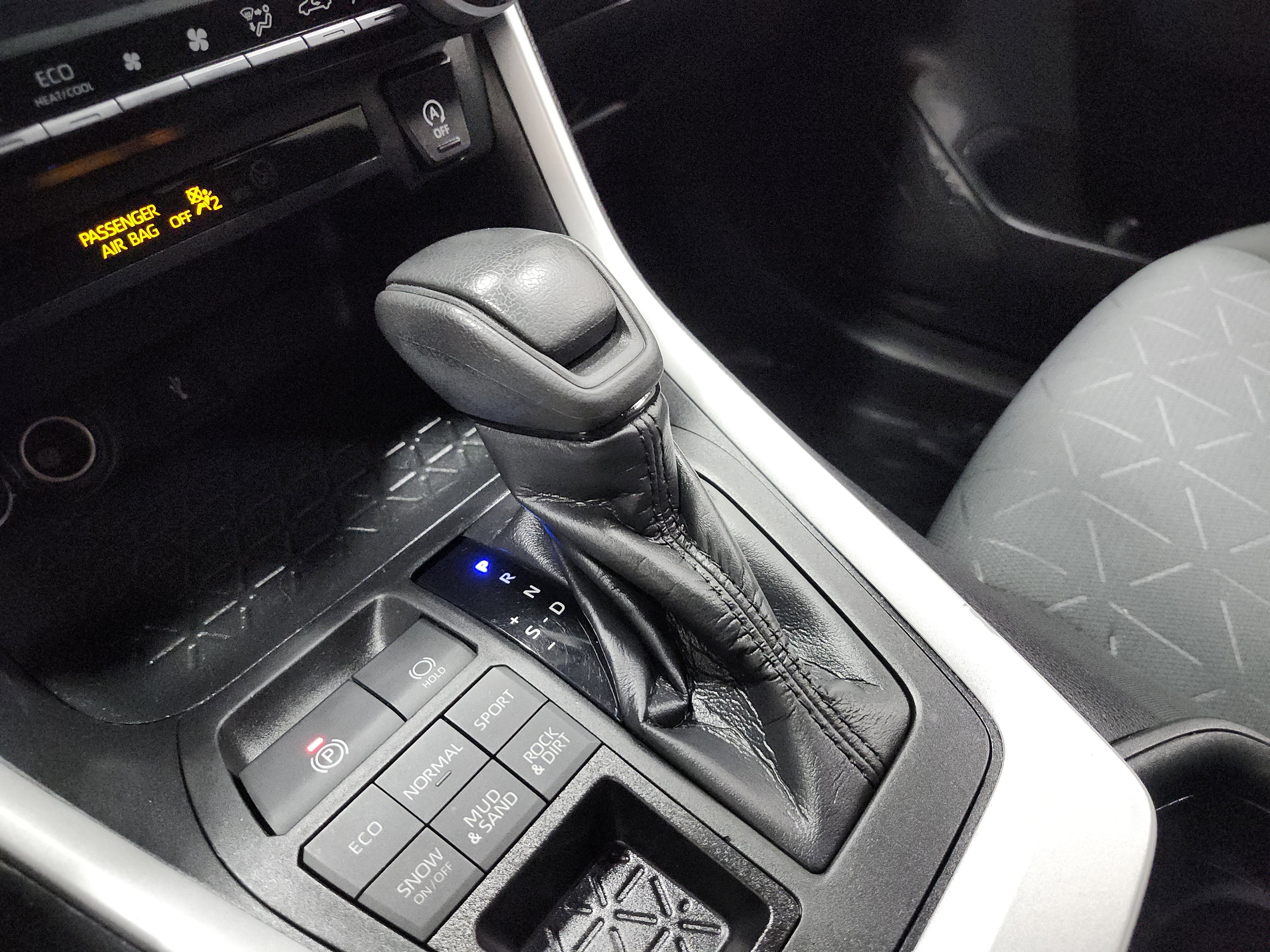 Used 2020 Toyota RAV4 XLE w/ All Weather Liner Package image 9