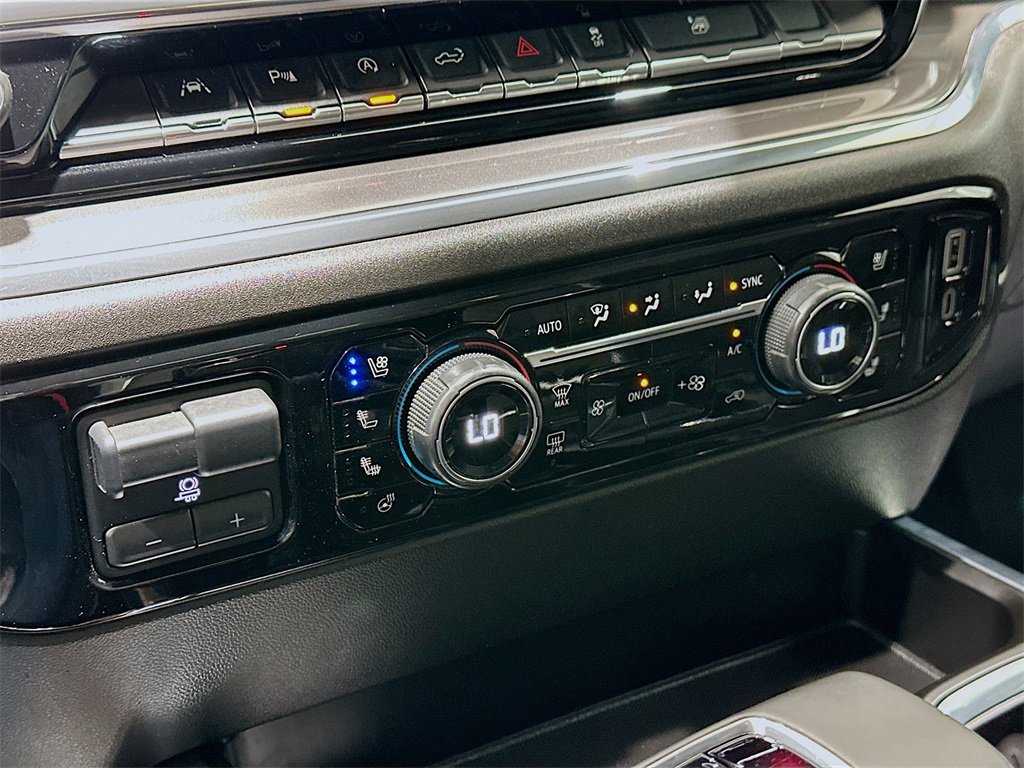 Used 2024 Chevrolet Silverado 1500 High Country w/ Technology Package image 16