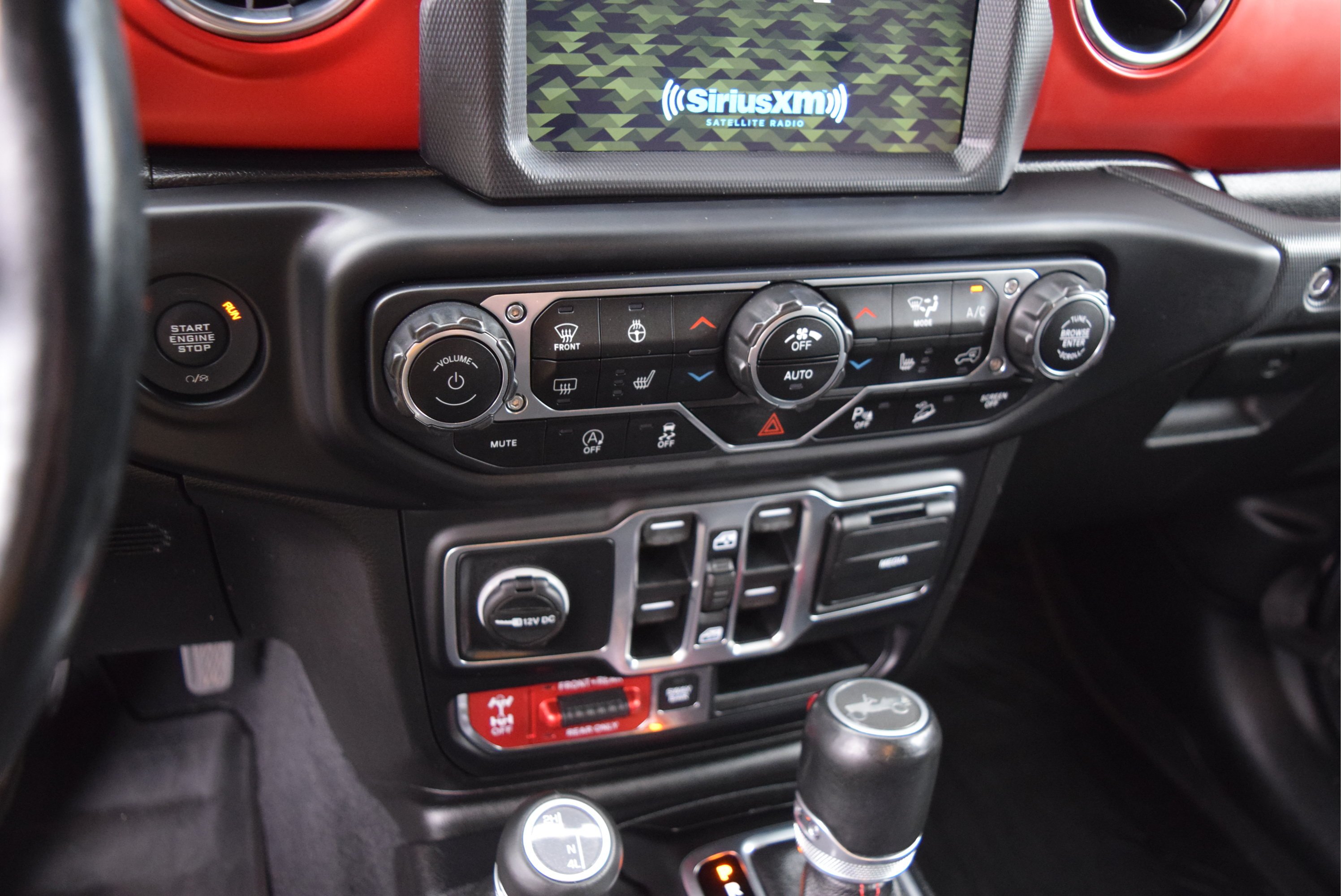 Used 2020 Jeep Wrangler Unlimited Rubicon w/ Dual Top Group AWD/4WD image 14