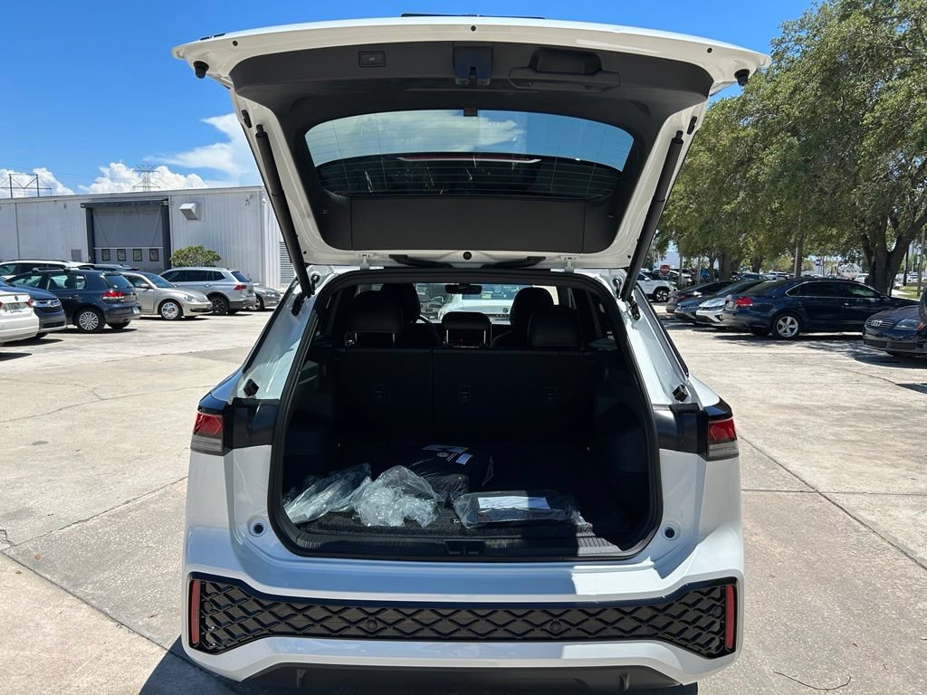 New 2026 Volkswagen Tiguan SE R-Line FWD image 47