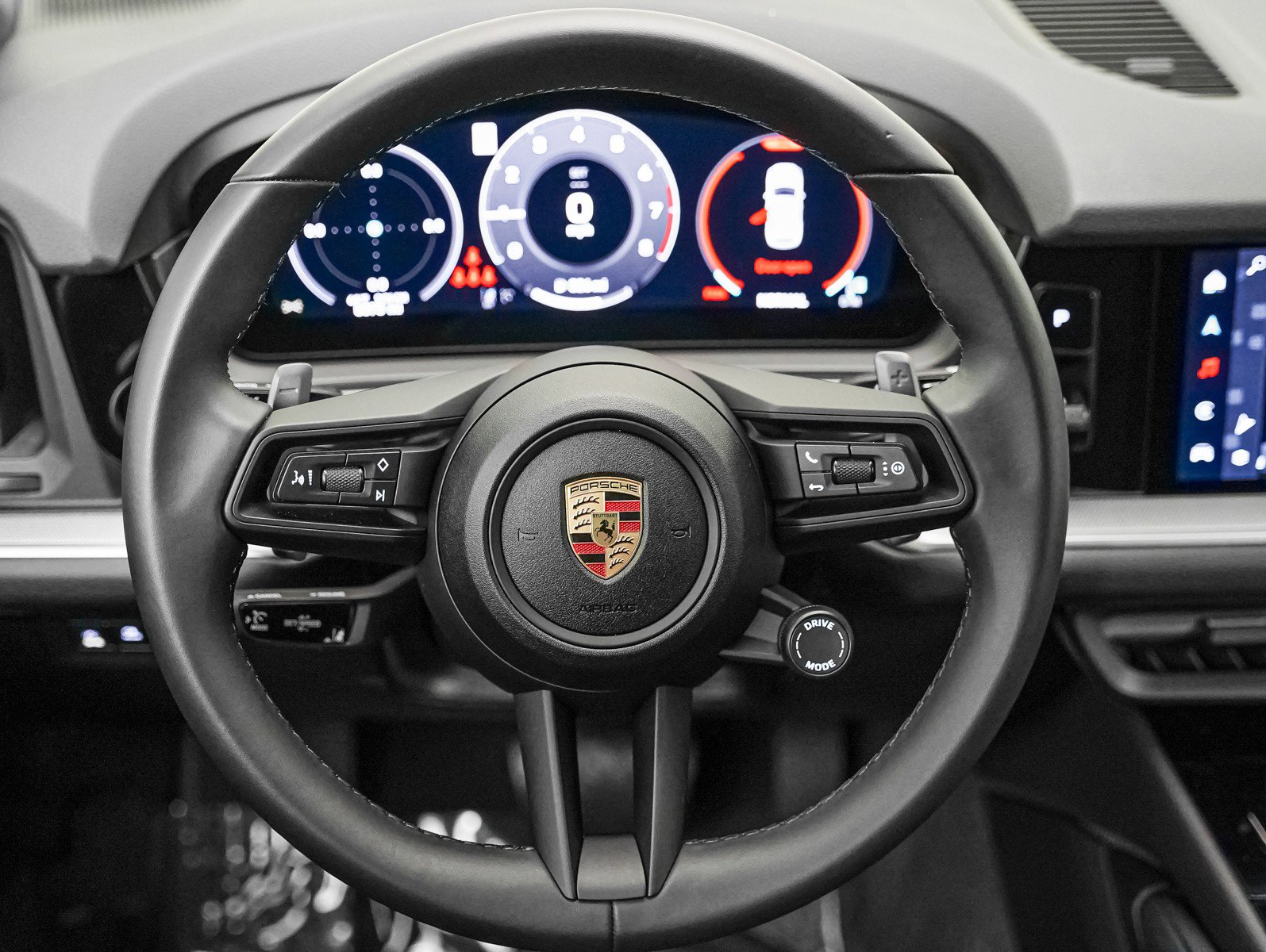 Used 2025 Porsche Cayenne image 17