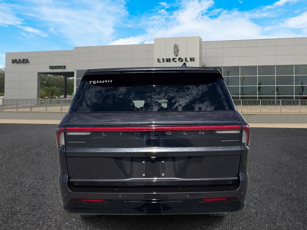 New 2026 Lincoln Navigator Reserve AWD/4WD image 4