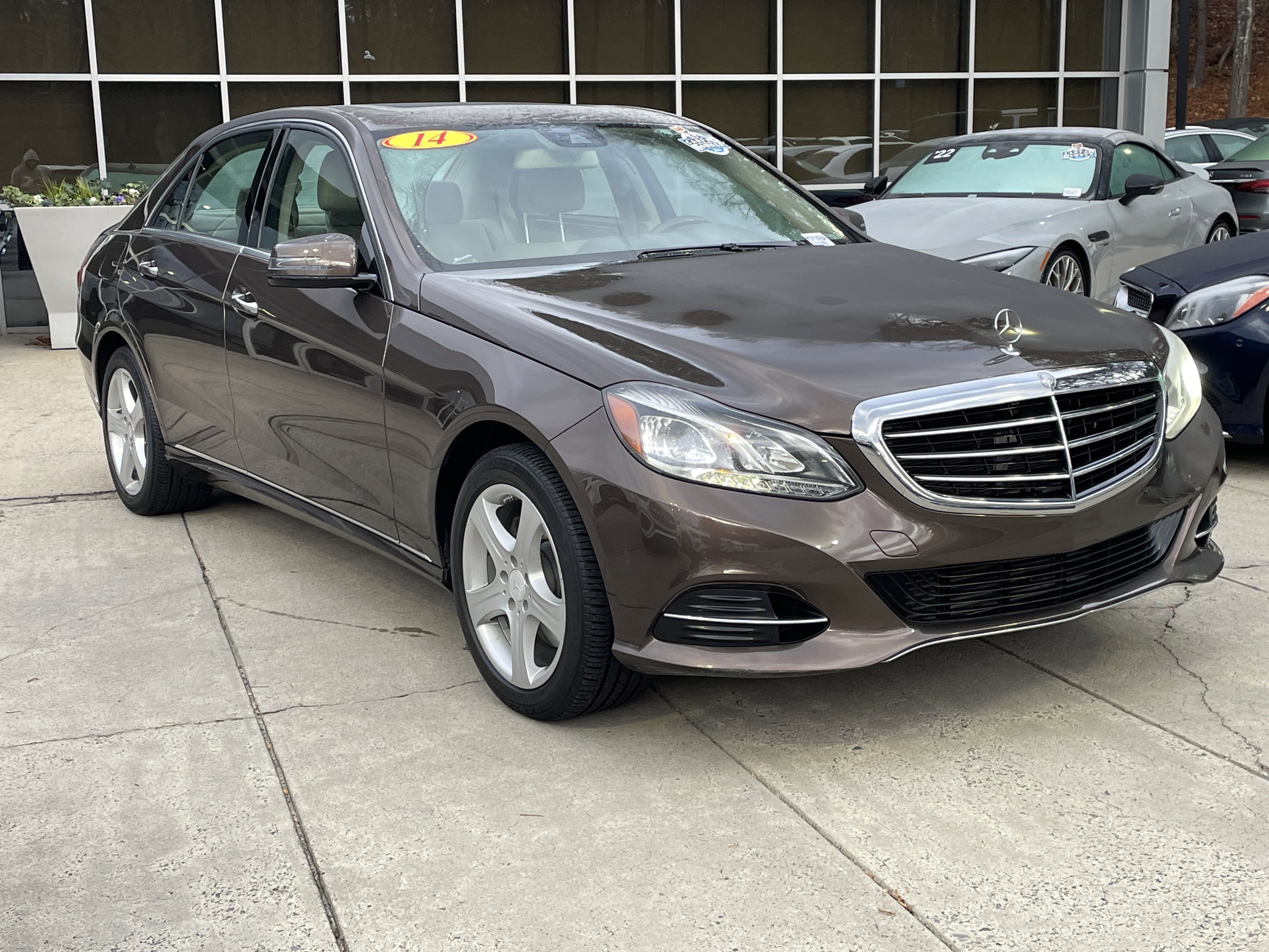 Used 2014 Mercedes-Benz E 250 BlueTEC Sedan image 4