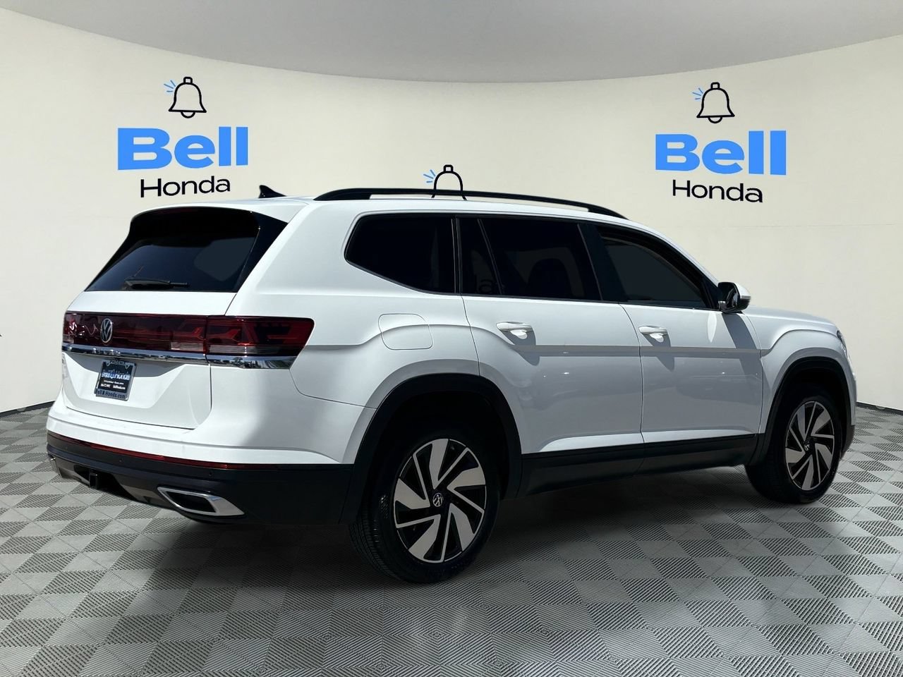 Used 2025 Volkswagen Atlas SE FWD image 4
