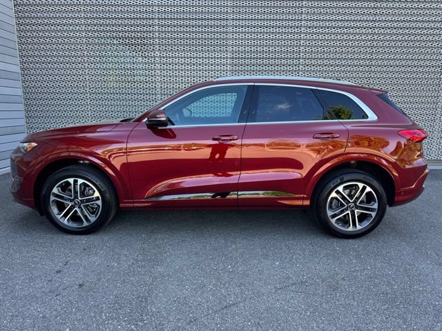 Certified 2025 Audi Q5 Premium w/ 19" Wheel Package AWD/4WD image 2