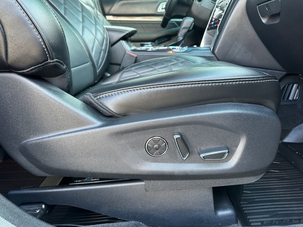 Used 2017 Ford Explorer Platinum image 47