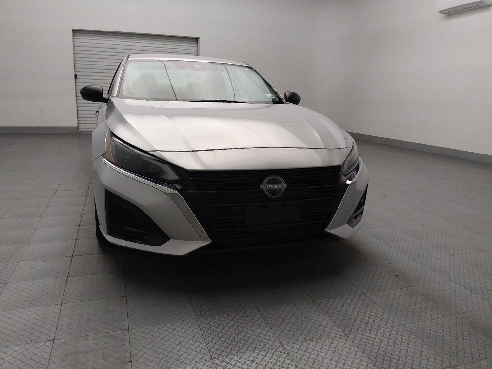Used 2024 Nissan Altima 2.5 SV image 14