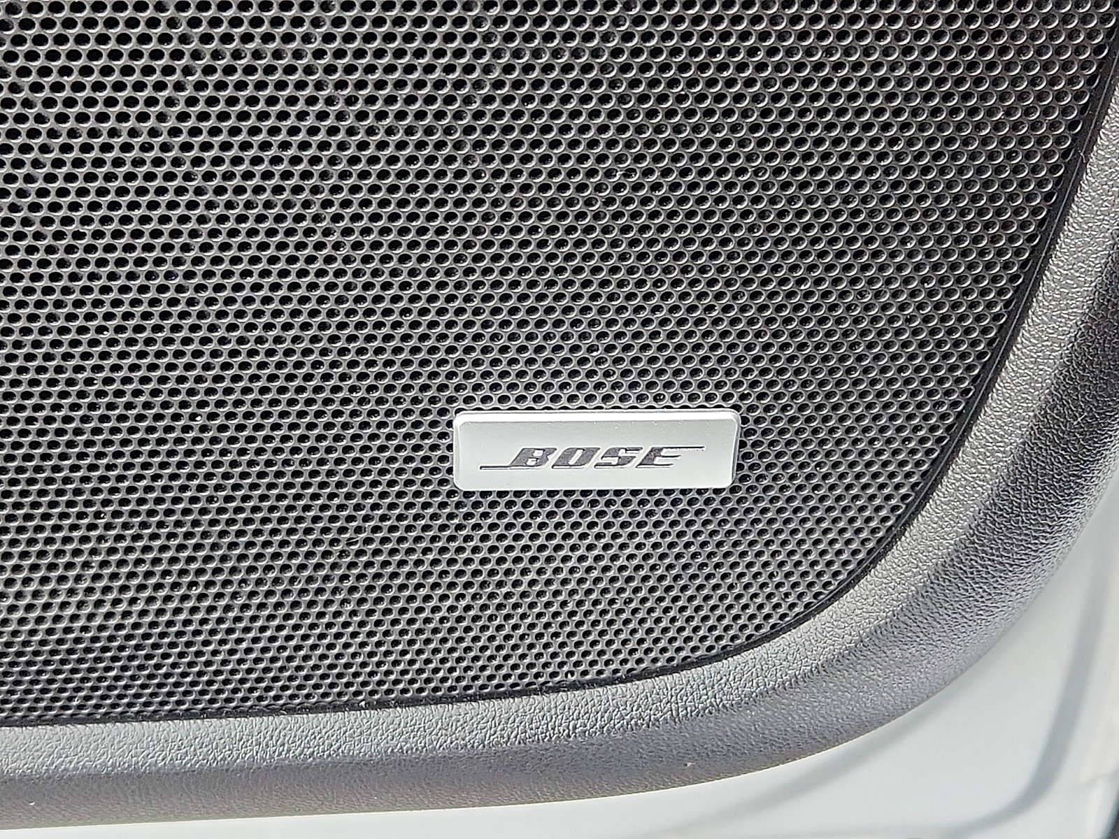 Used 2024 GMC Terrain SLT w/ Infotainment Package II image 32