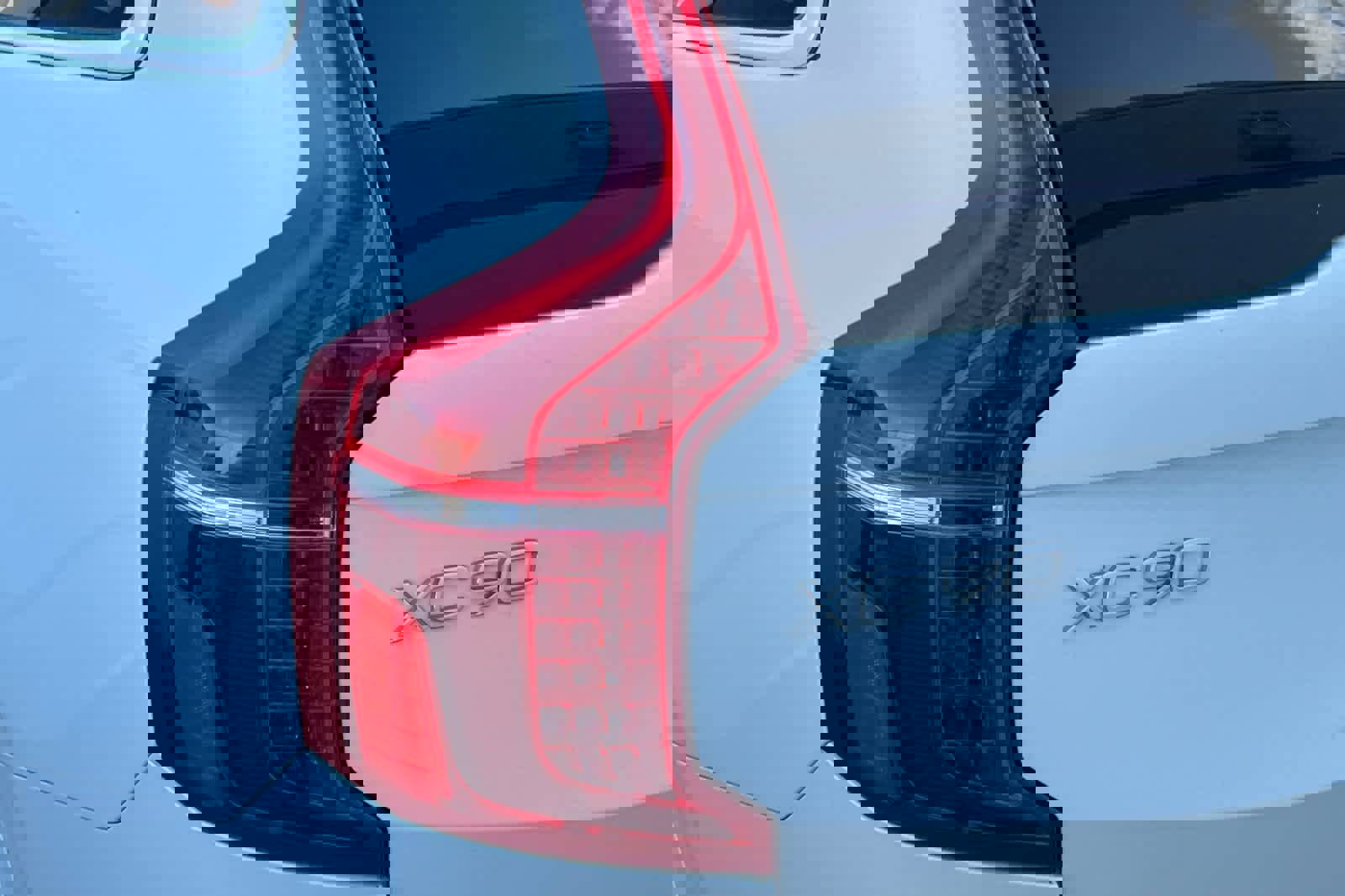 Used 2016 Volvo XC90 T8 Inscription w/ Vision Package AWD/4WD image 20