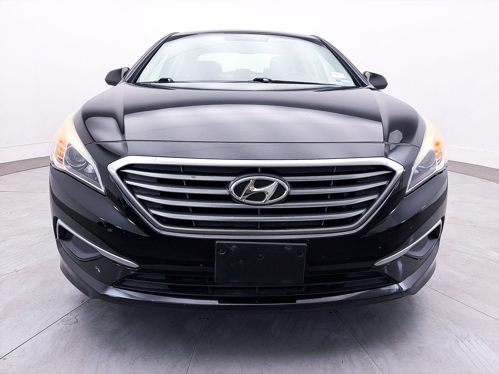 Used 2017 Hyundai Sonata SE FWD image 2