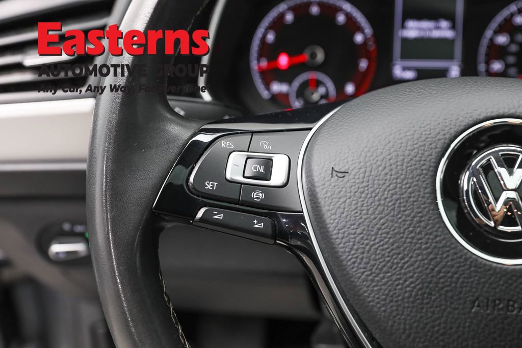 Used 2021 Volkswagen Jetta SE w/ SE Cold Weather Package image 15