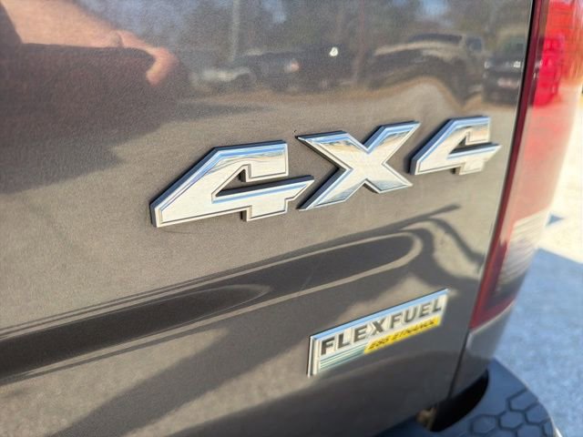 Used 2016 RAM 1500 Classic SLT AWD/4WD image 14