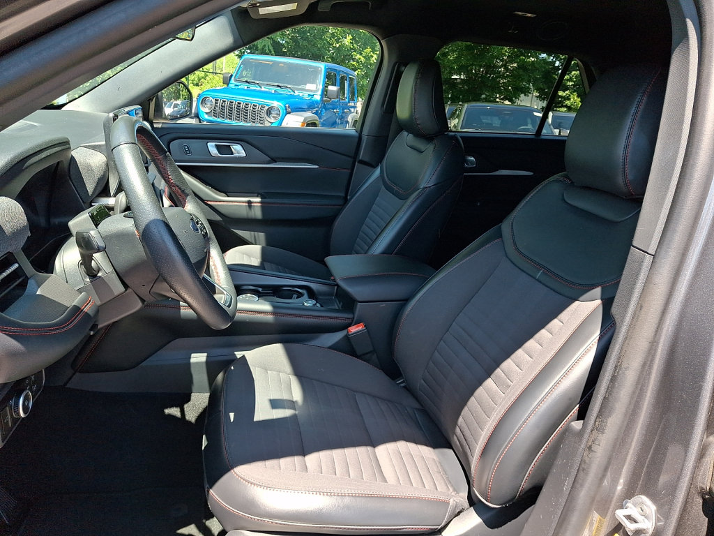 Used 2025 Ford Explorer ST-Line AWD/4WD image 24