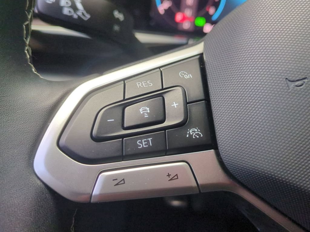 Used 2024 Volkswagen Atlas SE AWD/4WD image 15