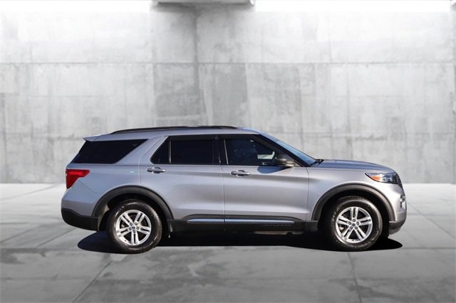 Used 2021 Ford Explorer XLT w/ Equipment Group 202A image 5