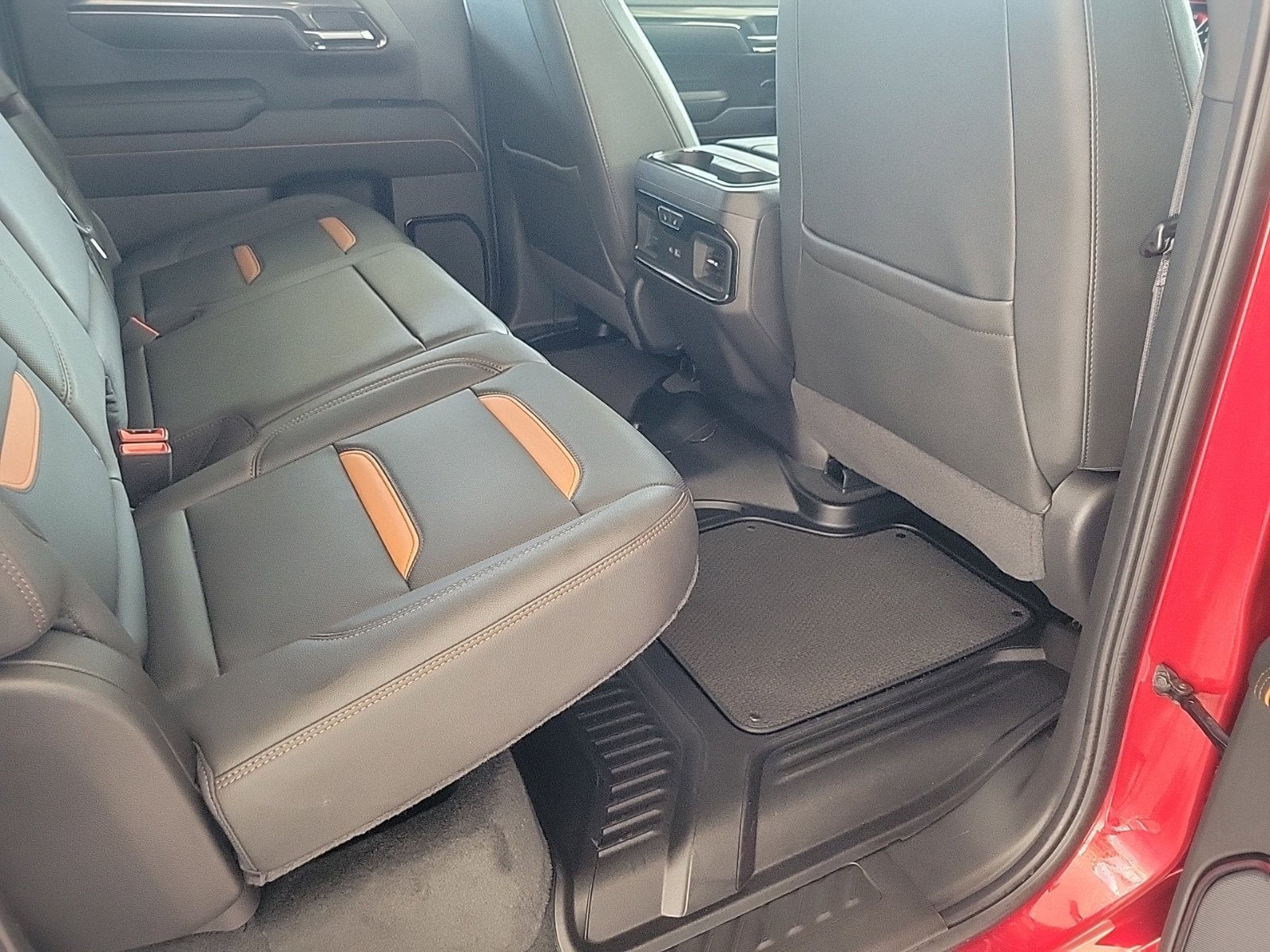 Used 2024 GMC Sierra 1500 AT4 w/ Technology Package AWD/4WD image 15