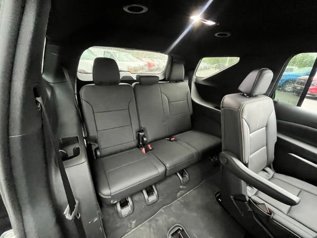 Used 2024 Chevrolet Traverse RS AWD/4WD image 23