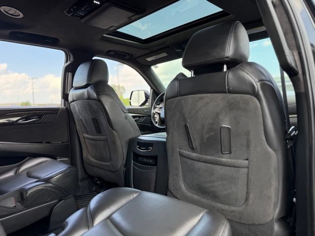 Used 2020 Cadillac Escalade Platinum AWD/4WD image 18