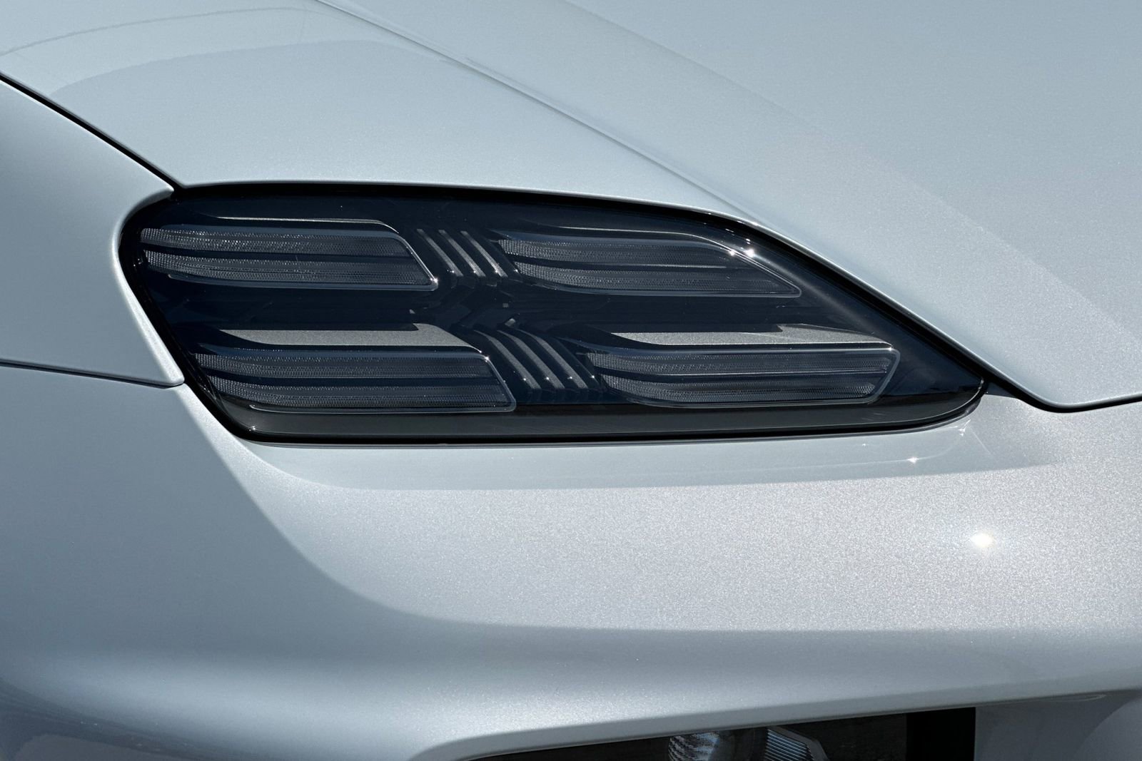 New 2026 Porsche Macan Electric RWD image 38