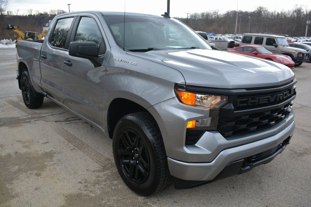 Used 2023 Chevrolet Silverado 1500 Custom image 4