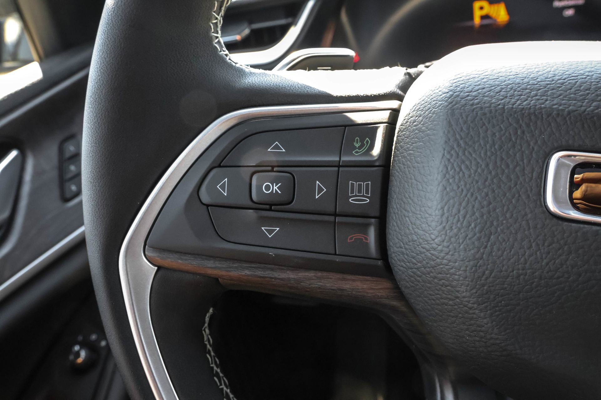 New 2025 Jeep Grand Cherokee Limited w/ Luxury Tech Group II image 28