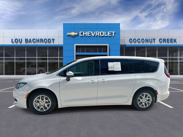 Used 2023 Chrysler Voyager LX FWD image 5