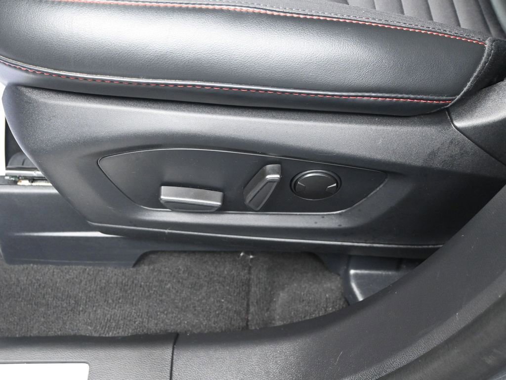 Used 2025 Ford Explorer ST-Line w/ ST-Line Street Pack image 12