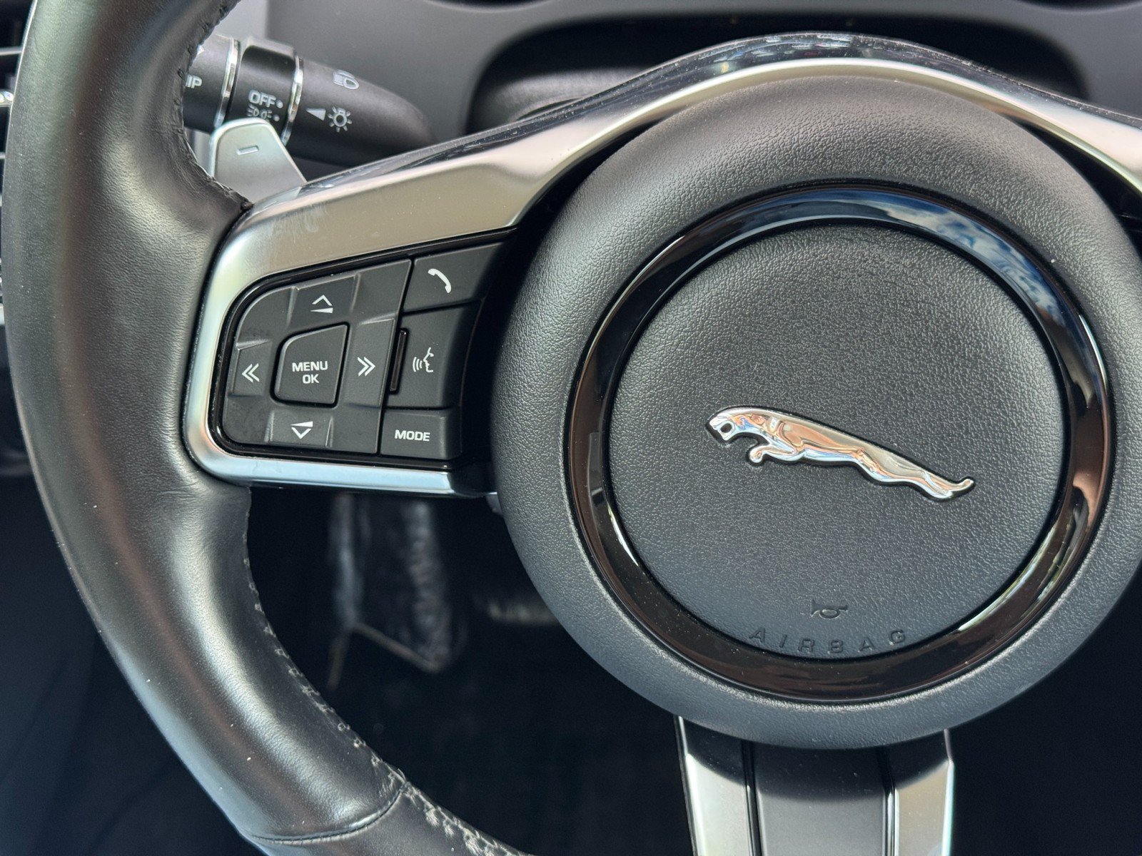 Used 2019 Jaguar F-TYPE R-Dynamic RWD image 23
