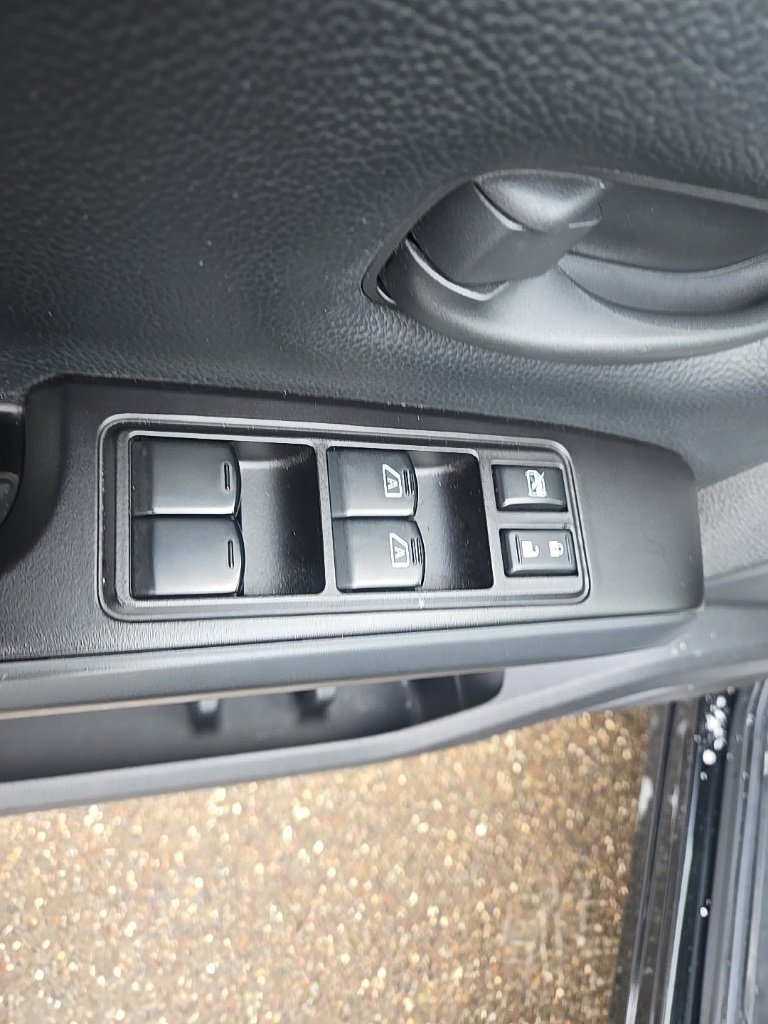 Used 2019 Nissan Titan S image 6