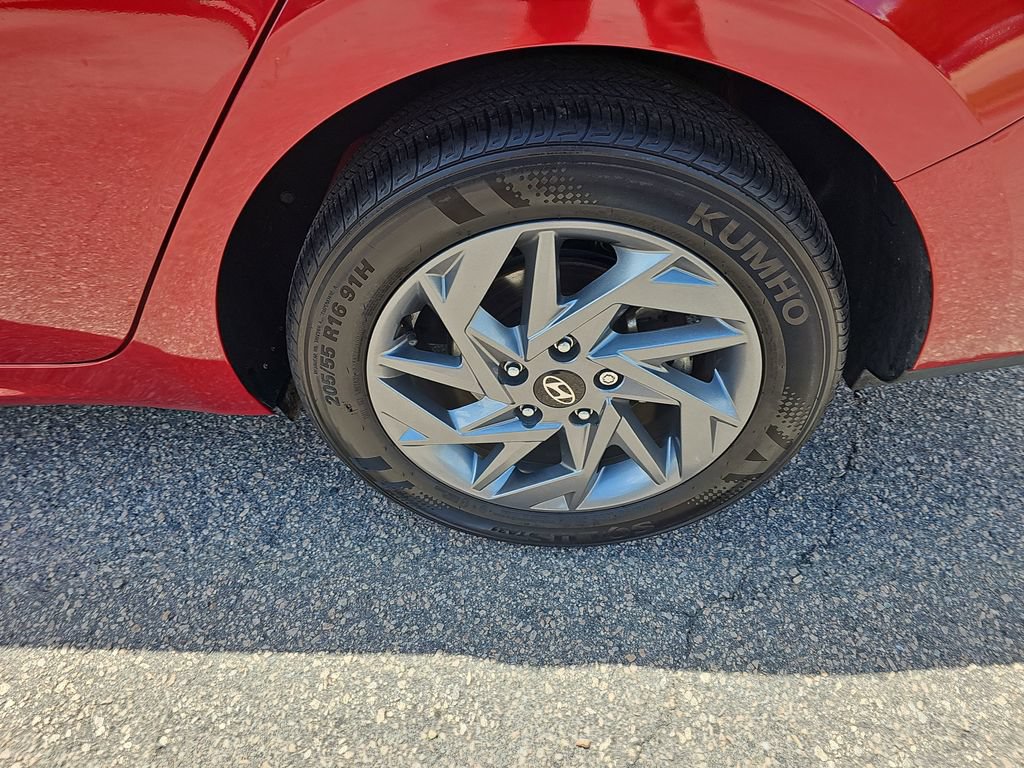 Certified 2024 Hyundai Elantra Blue FWD image 29