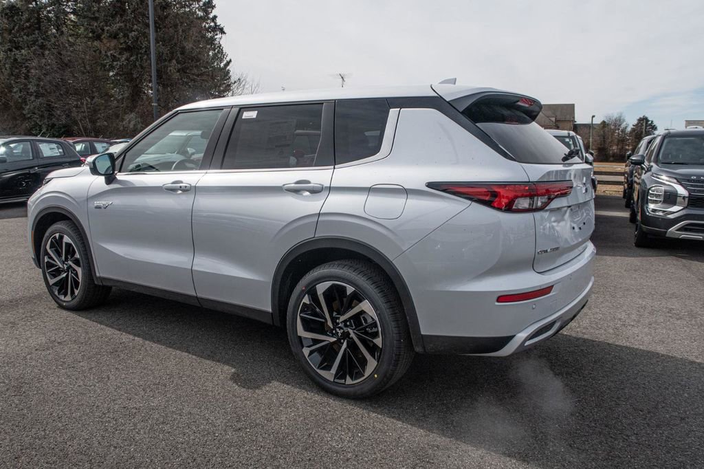 New 2025 Mitsubishi Outlander 4WD Plug-In Hybrid image 14