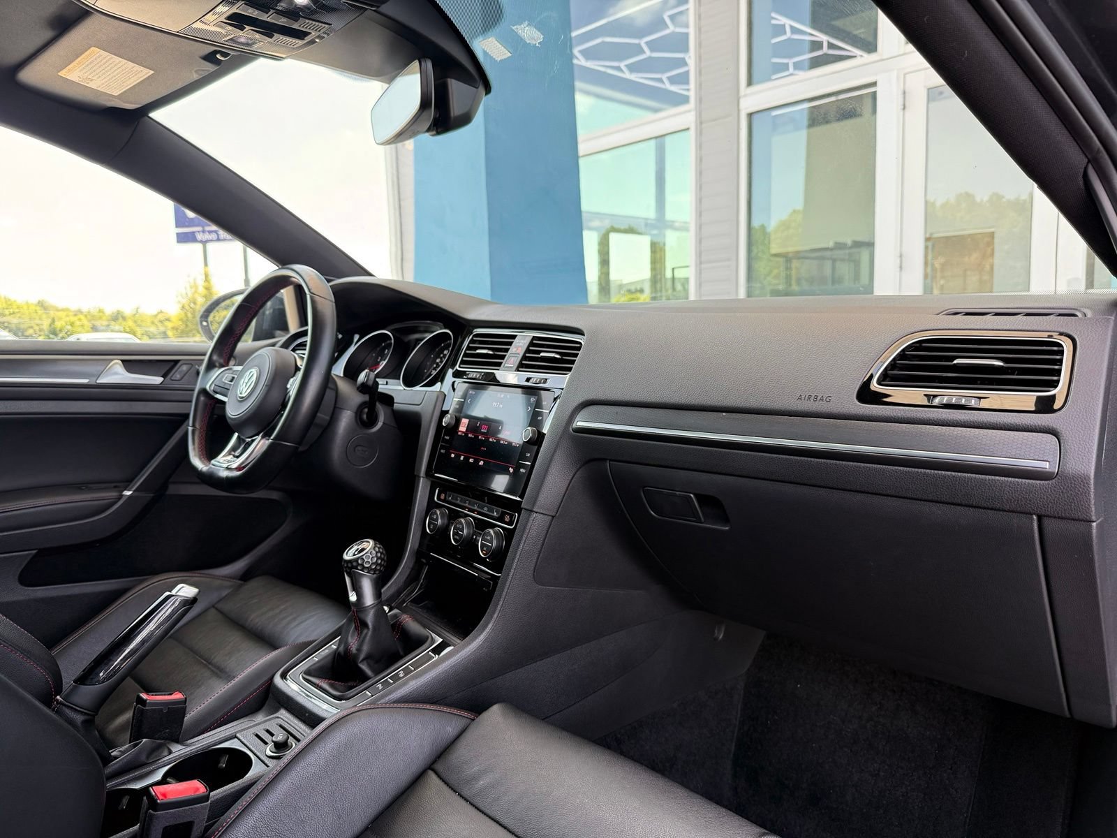 Used 2018 Volkswagen GTI SE FWD image 26