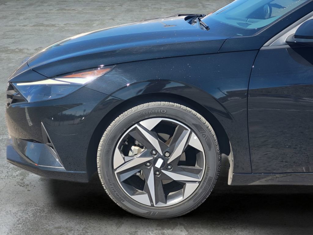 Used 2023 Hyundai Elantra SEL w/ Convenience Package image 9