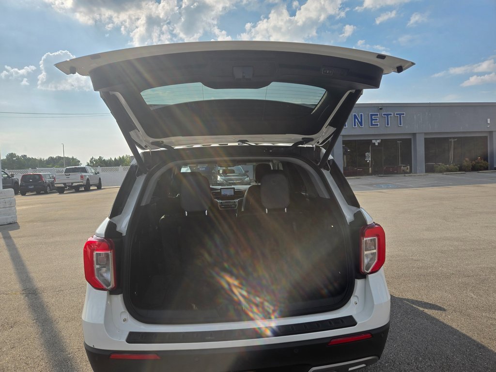 Used 2022 Ford Explorer XLT w/ Equipment Group 202A image 5