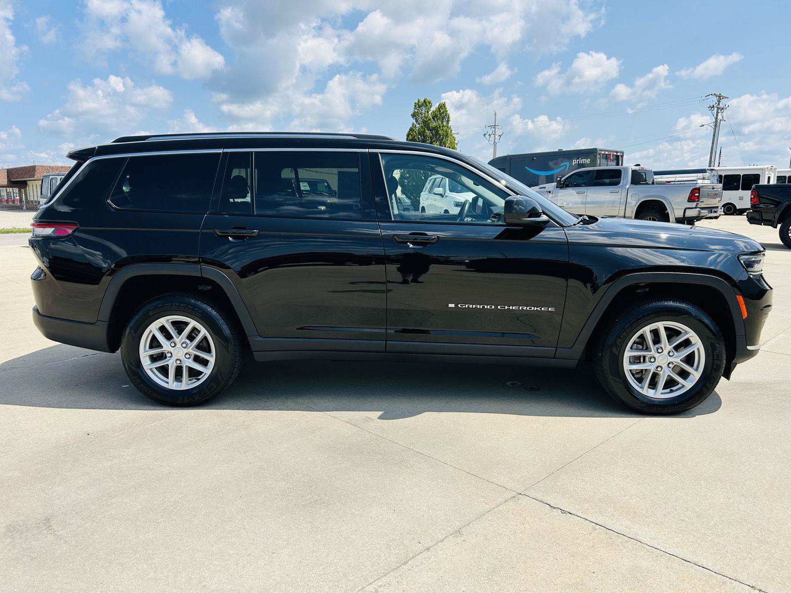Used 2022 Jeep Grand Cherokee L Laredo w/ Luxury Tech Group I AWD/4WD image 41