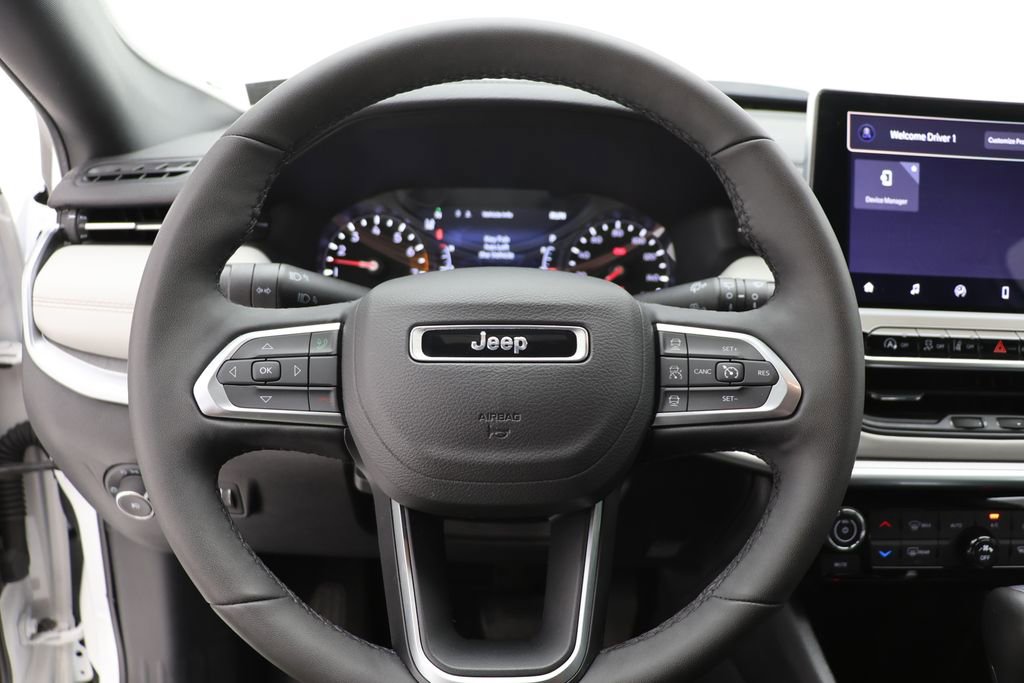 Used 2025 Jeep Compass Limited AWD/4WD image 16