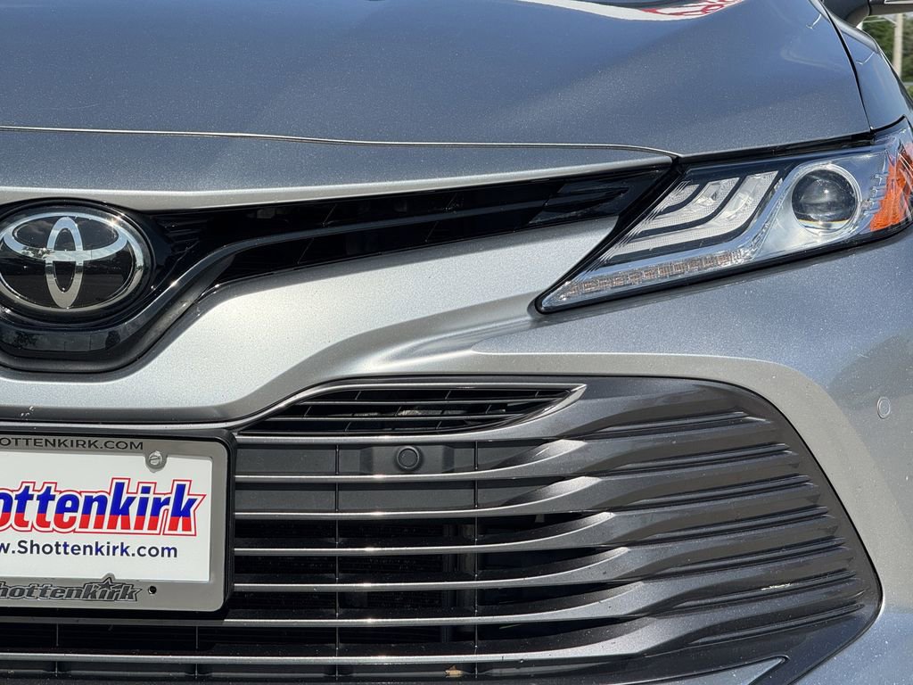 Used 2018 Toyota Camry XLE FWD image 8