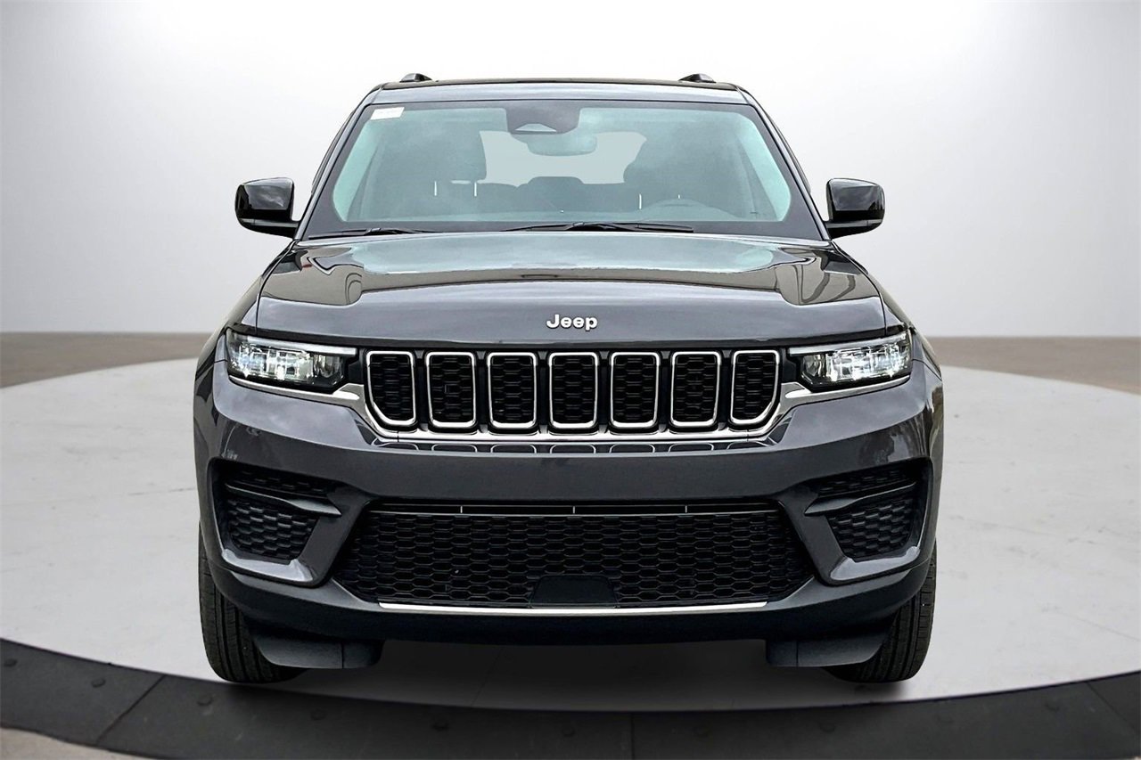 Certified 2024 Jeep Grand Cherokee Laredo X image 3